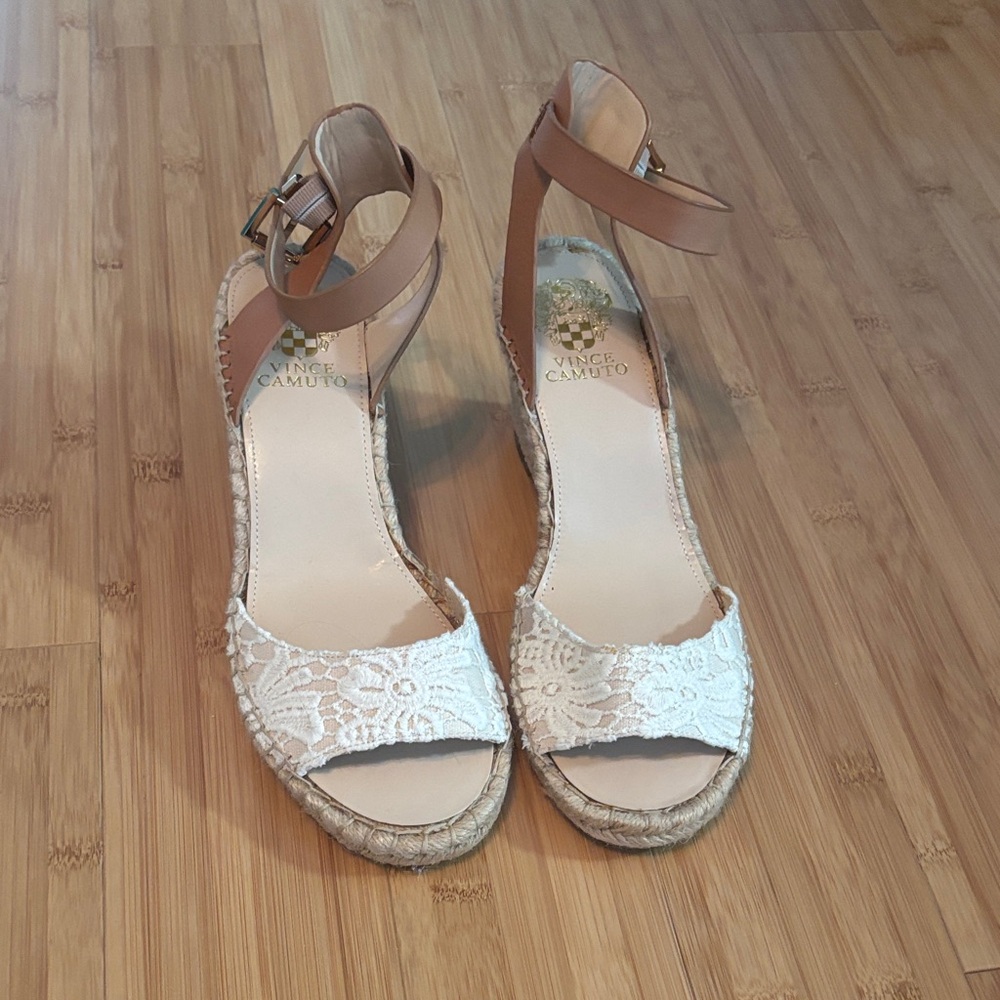 Vince Camuto Women's Tan and White Espadrilles